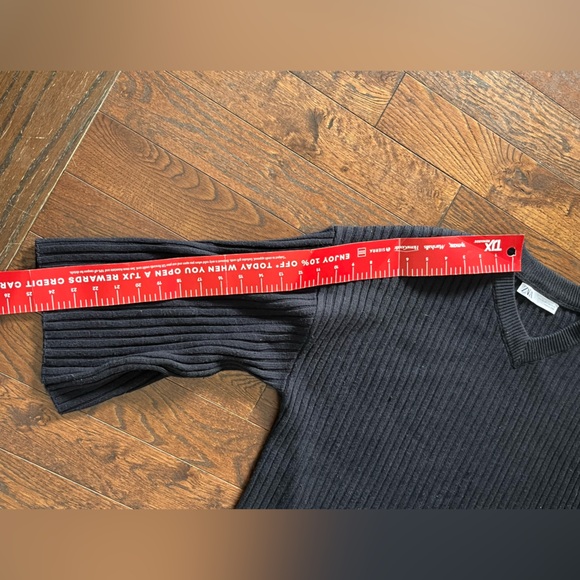 Zara Ribbed V-Neck Sweater - Picture 10 of 10